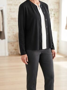 Van Heusen black, button front cardigan top
Size L